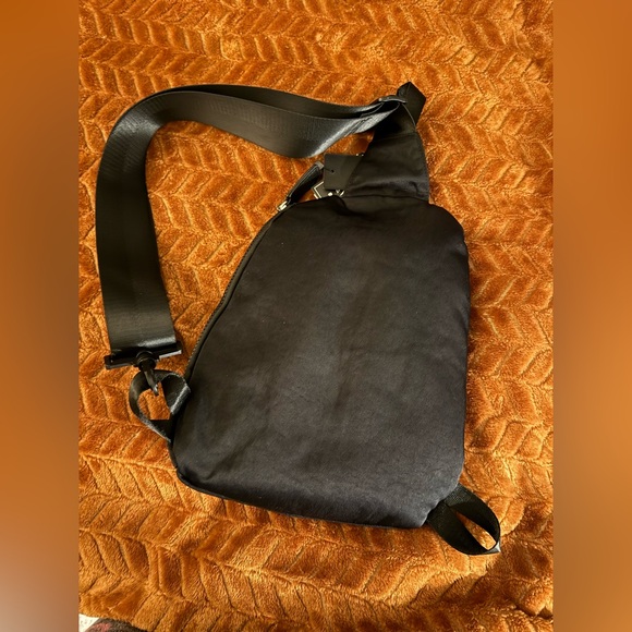 NWT Ed Hardy Black and Red Sling Bag/Bum Bag with Skull Design - Picture 7 of 14